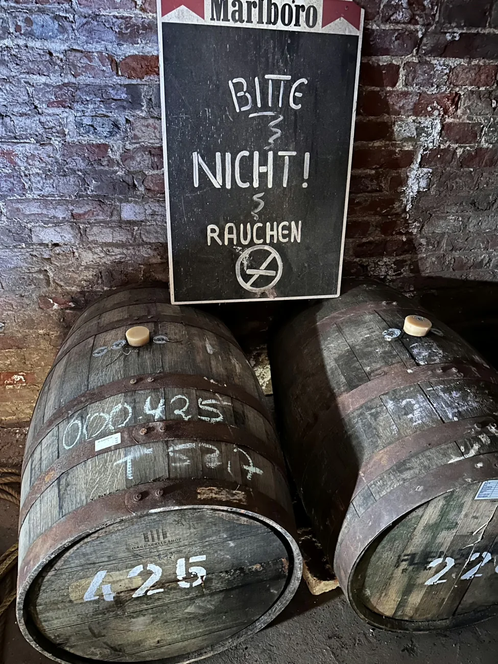 Die beiden Holzfässer der Borkum-Edition im Alten Leuchtturm